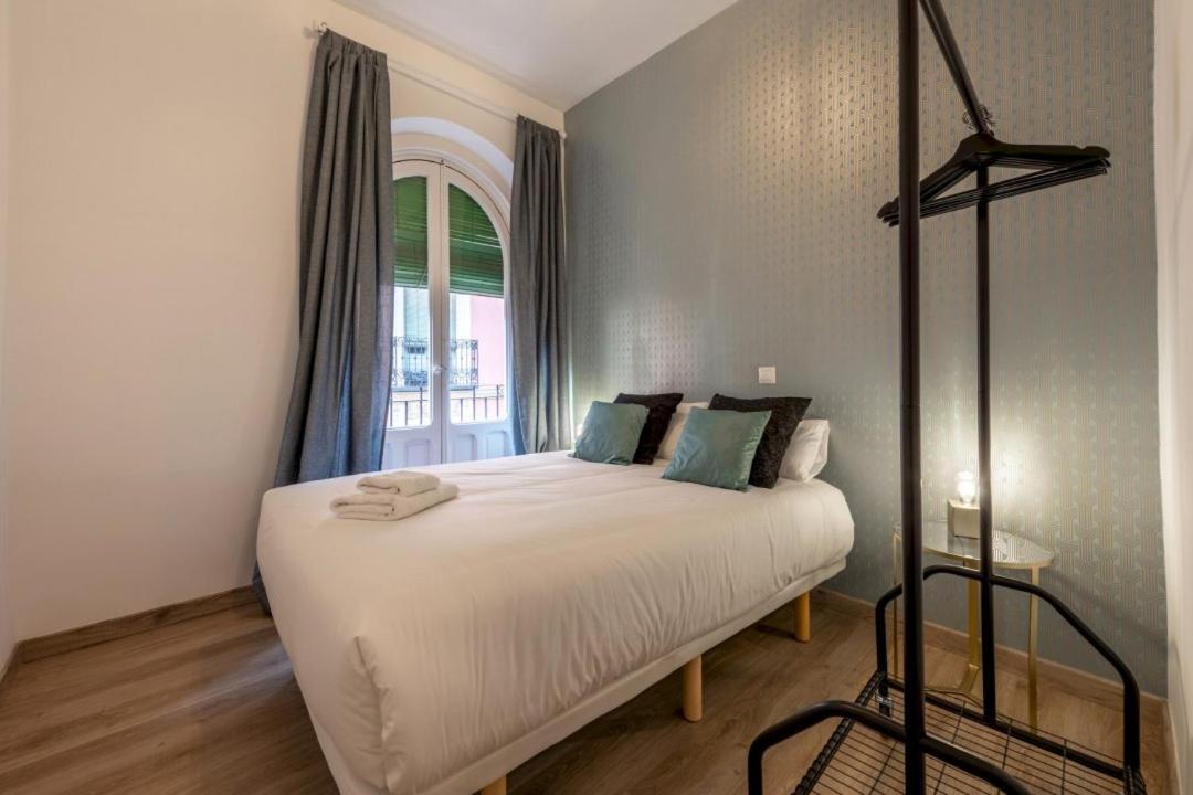 3 Bedrooms 1 Bathroom Furnished - Lavapies- Mintystay Madrid Eksteriør bilde