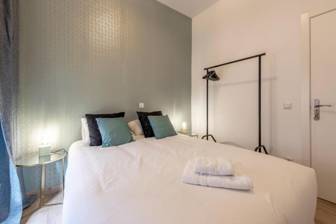 3 Bedrooms 1 Bathroom Furnished - Lavapies- Mintystay Madrid Eksteriør bilde