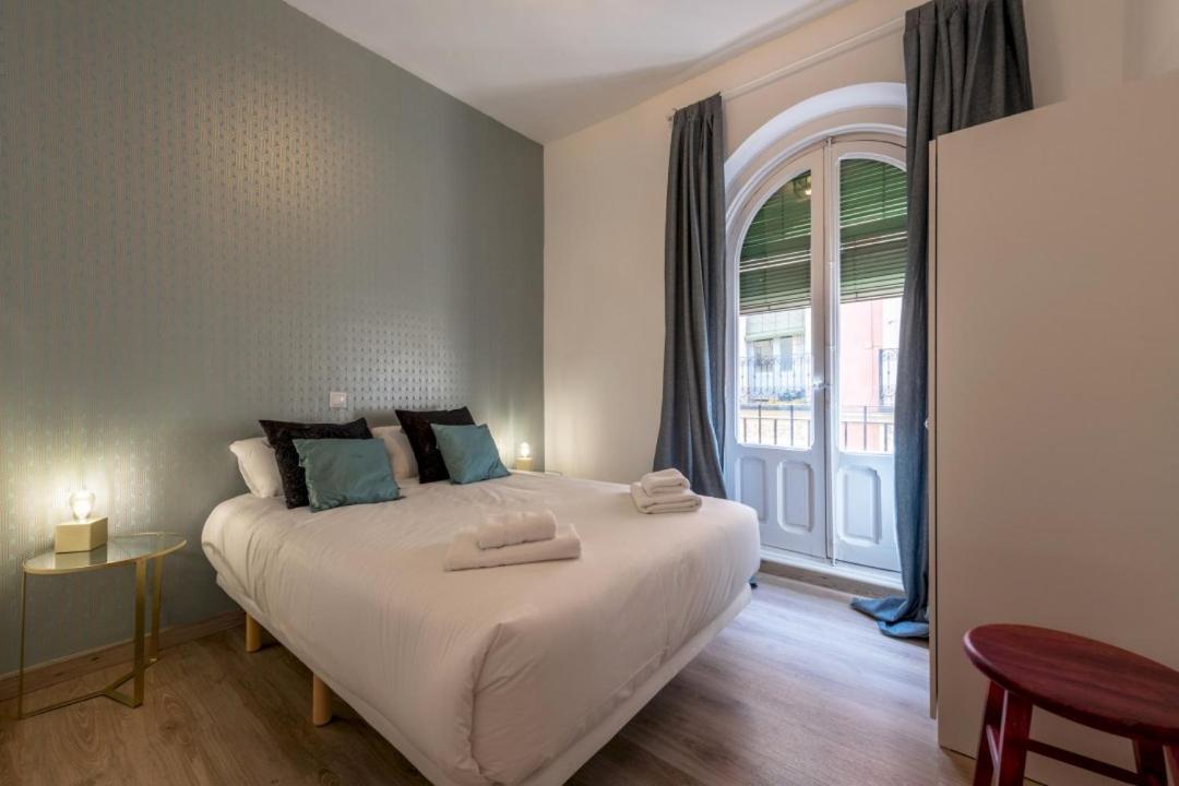 3 Bedrooms 1 Bathroom Furnished - Lavapies- Mintystay Madrid Eksteriør bilde