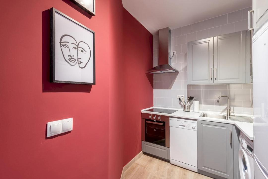 3 Bedrooms 1 Bathroom Furnished - Lavapies- Mintystay Madrid Eksteriør bilde